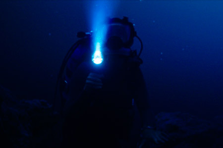 Кадр из фильма Синяя бездна