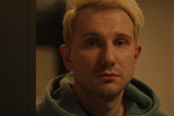 Кадр из фильма Счастлив, когда ты нет