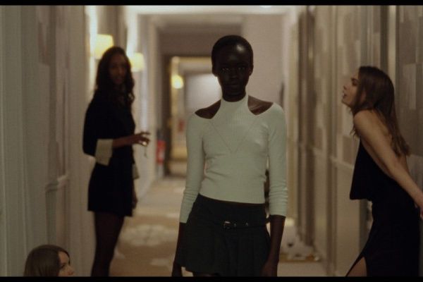 Кадр из фильма Кутюр 