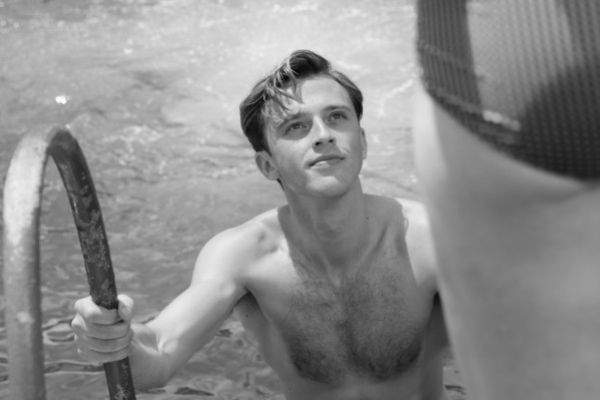 Кадр из фильма Посторонний 