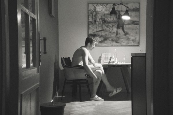 Кадр из фильма Картины дружеских связей