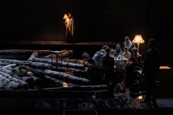 Кадр из фильма Лес