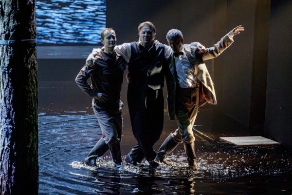 Кадр из фильма Лес