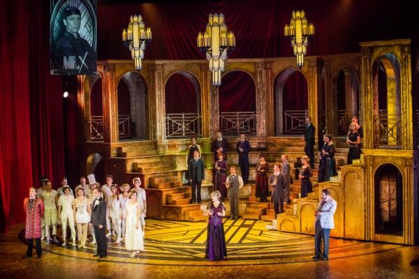 Кадр из фильма Принцесса цирка 