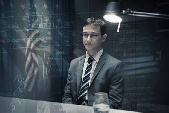 Кадр из фильма Сноуден
