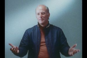 Кадр из фильма Роберт Ирвин: Искусство света и пространства