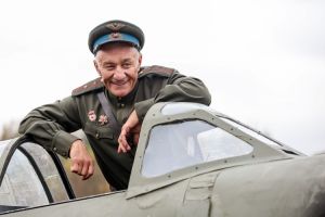 Кадр из фильма Есть только МиГ