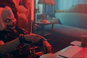 Кадр из фильма Хейтер