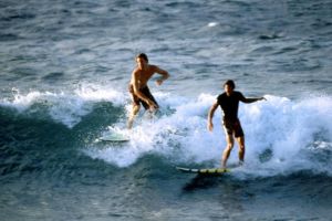 Кадр из фильма На гребне волны 