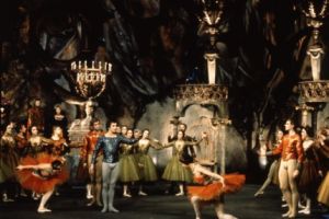 Кадр из фильма Нуреев: Лебединое озеро 